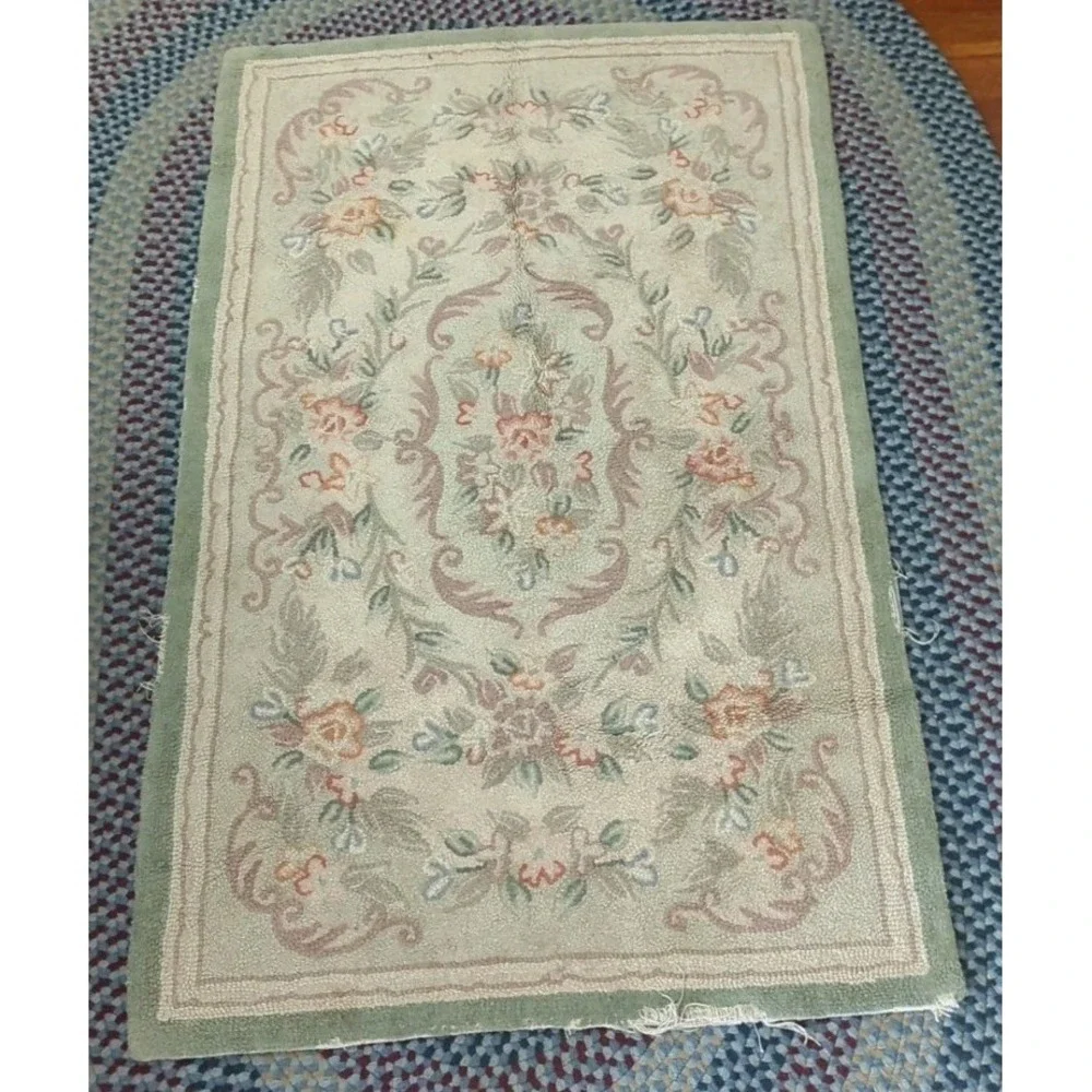 Vintage Hooked Rug, Good Condition,‎ Pretty Floral Design 35